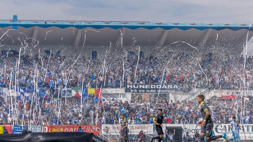 AUDIO / Corvinul a sărbătorit câștigarea Ligii a II-a într-o atmosferă sud-americană