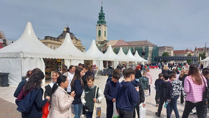 Târgul de Carte Gaudeamus revine la Oradea: peste 60 de edituri și mii de volume în Piața Unirii