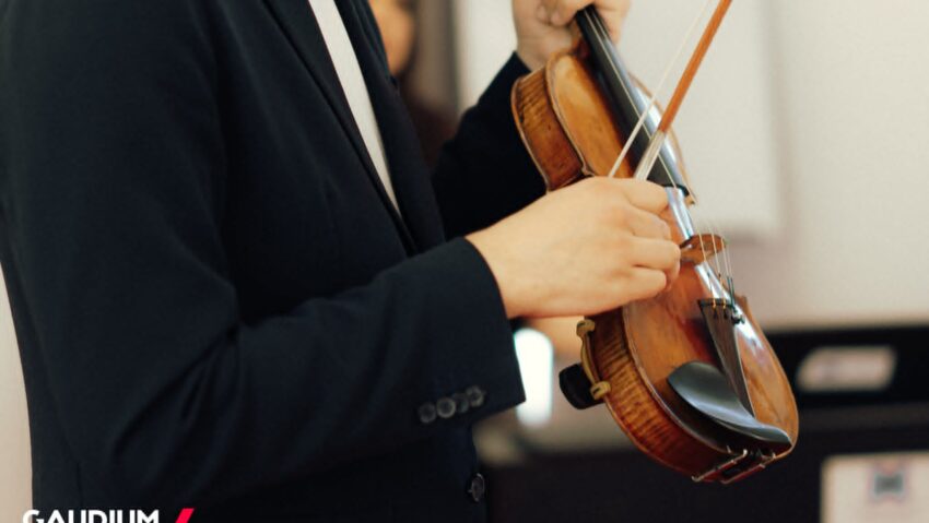 „Un Stradivarius în școli” ajunge la Timișoara: recitaluri și lecții interactive de muzică pentru elevi