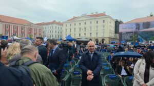 Ilie Bolojan la ceremonia de absolvire a UVT: Nu poți realiza nimic fără efort