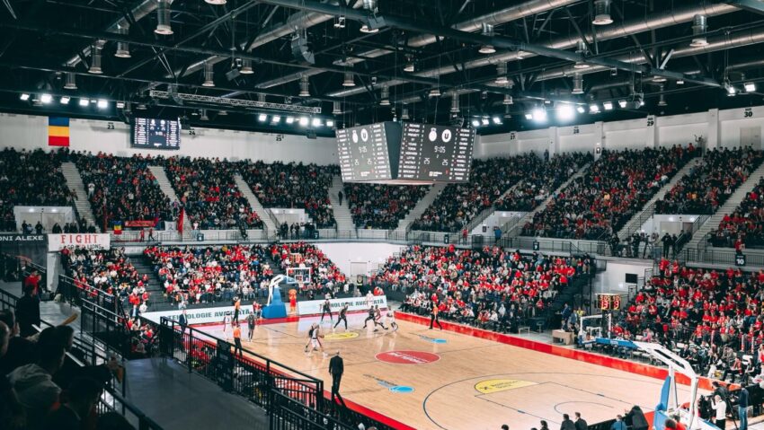 AUDIO / Oradea, prima victorie în finală