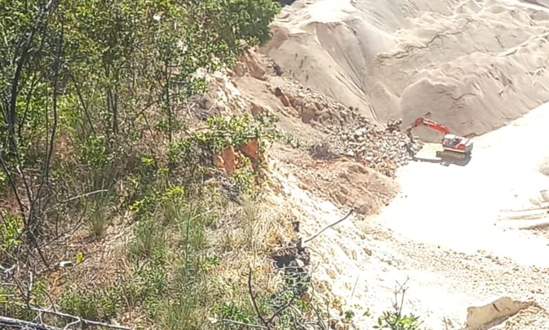 Activitatea unei cariere de calcar din Arad, sistată de autorități