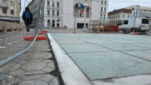 Granitul montat pe traseul Revoluției din Timișoara ar putea fi înlocuit