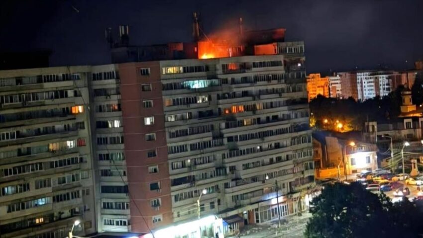Dronă cu încărcătură explozivă prăbușită peste un bloc din Galați. Zeci de oameni evacuați