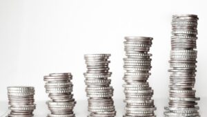 Juridic | Poate fi pusă poprirea pe pensia minimă?