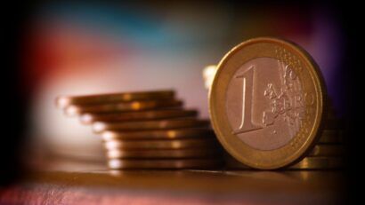 Euro a atins un nou maxim istoric de 5,2180 lei