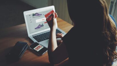 Expert UPT: Aplicațiile de pe telefon pot colecta mai multe date decât cred utilizatorii
