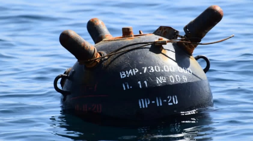 Scafandrii militari au neutralizat o mină marină descoperită pe plaja dintre Vama Veche și 2 Mai