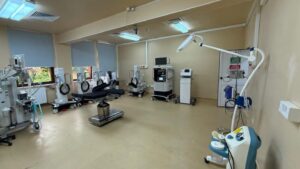 Prima intervenție chirurgicală asistată robotic la Maternitatea Odobescu din Timișoara