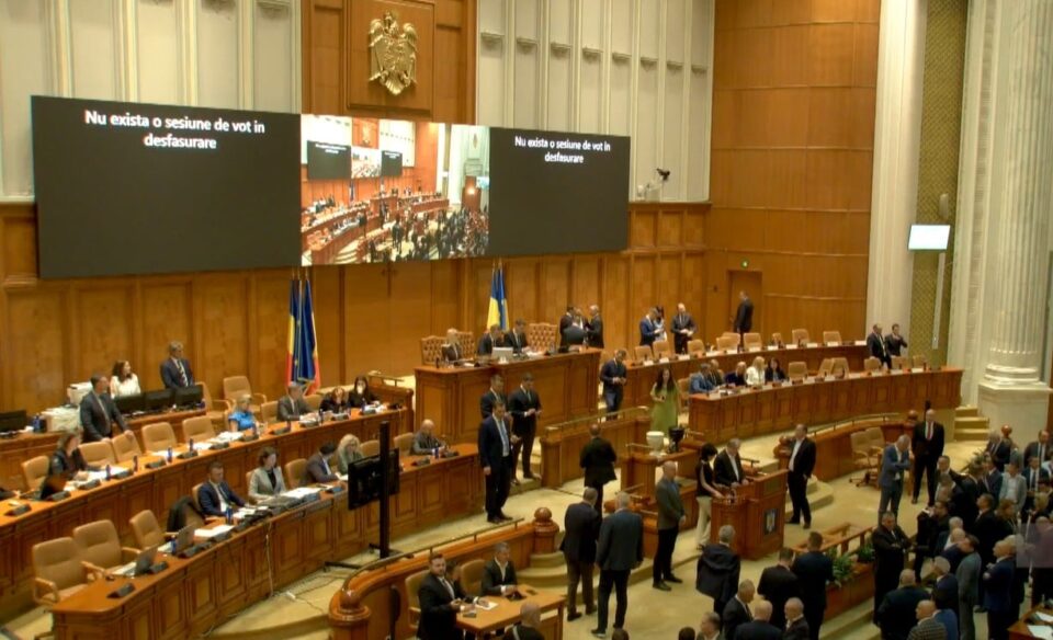 Guvernul Veștea, respins de Parlament