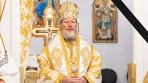 Credincioșii din Arad își iau rămas-bun de la Preasfințitul Părinte Emilian Crișanul