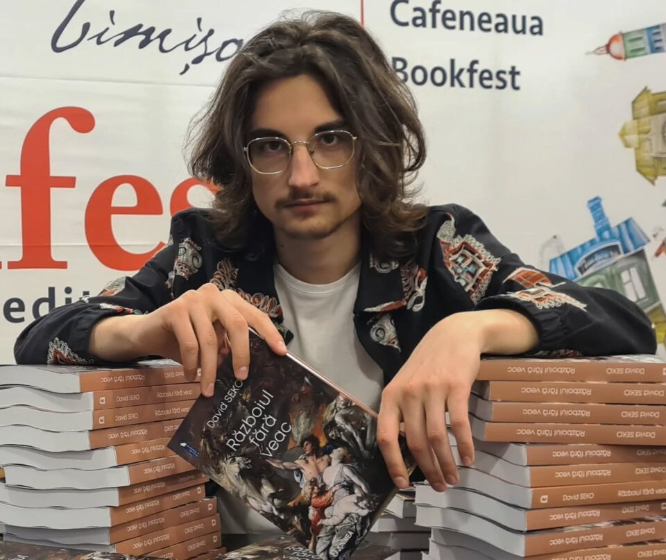 David Seko, premiat de Uniunea Scriitorilor din România pentru volumul de debut „Războiul fără veac”