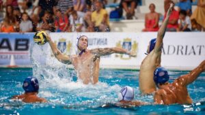 Polo pe apă | Transfer cu greutate pentru CSM Oradea
