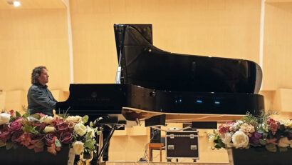 Pianistul Horia Mihail revine la Deva cu turneul național „Pianul Călător”