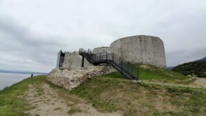 Cetatea Ladislau din Coronini a fost redeschisă pentru turiști după opt ani de restaurare