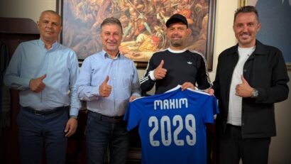 Maxim și-a prelungit contractul cu Corvinul