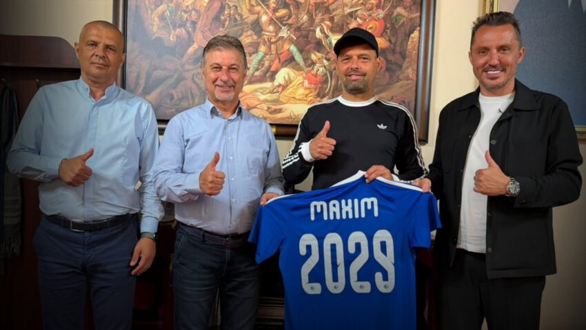 Maxim și-a prelungit contractul cu Corvinul