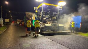 Lucrările pe DN 59A continuă pe timp de noapte