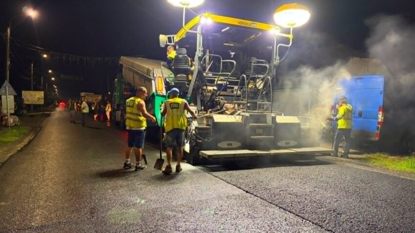 Lucrările pe DN 59A continuă pe timp de noapte