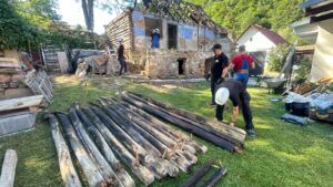 O casă tradițională din Caraș-Severin este salvată și mutată la Muzeul Satului Bănățean