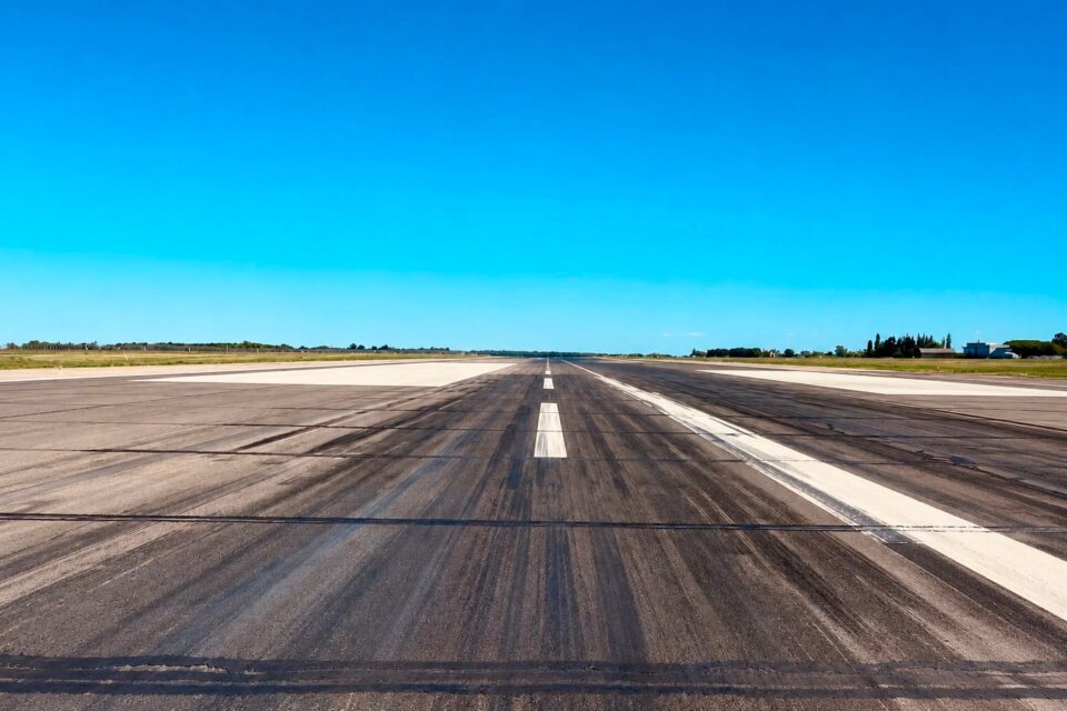 Aeroportul Timișoara își suspendă activitatea timp de trei săptămâni pentru reparații la pistă