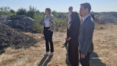 Ministrul Mediului, în control la Săcălaz. O nouă zonă cu deșeuri abandonate, descoperită de autorități