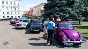 Retroparadă cu automobile de colecție la Arad