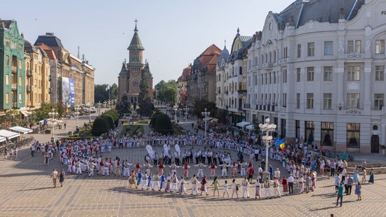 Ziua Județului Timiș, sărbătorită cu horă bănățeană și spectacol folcloric în centrul Timișoarei