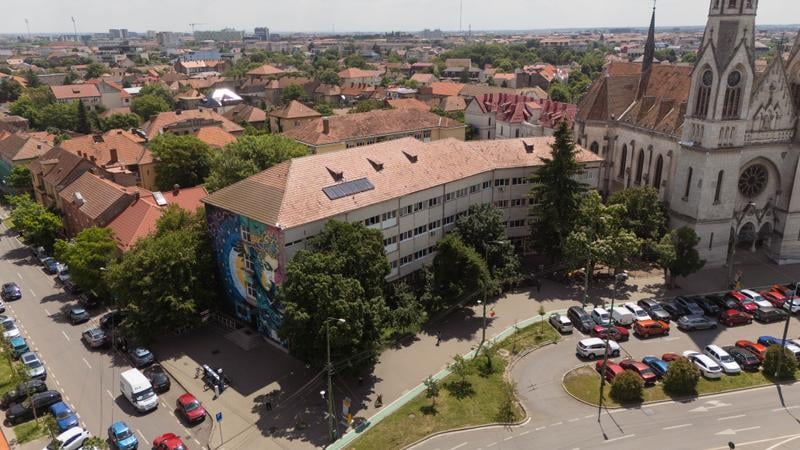 Trei școli din Timișoara își transformă curțile în spații verzi pentru învățare