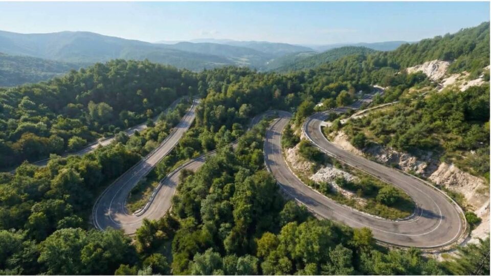 Un nou tronson al DJ 684 intră în execuție: 16 kilometri de drum, modernizați până la limita cu județul Caraș-Severin