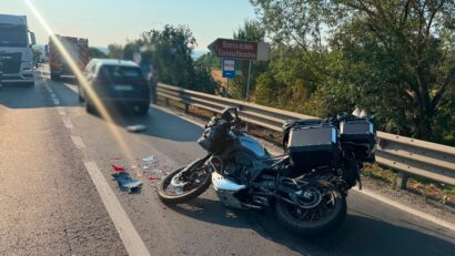 Doi răniți după un accident între o motocicletă și un autoturism, la Margina
