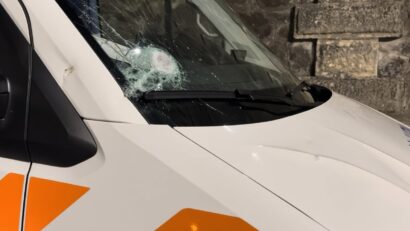 Trei tineri au fost reținuți după atacarea unei ambulanțe în Cluj