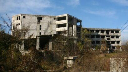 O clădire abandonată din Nădlac va fi transformată în laboratoare școlare