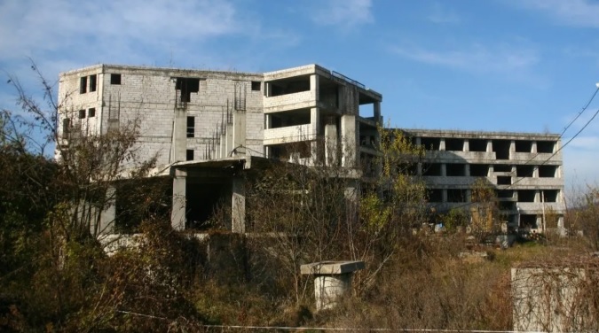 O clădire abandonată din Nădlac va fi transformată în laboratoare școlare