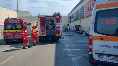 Incendiu la un mall din Deva. 370 de persoane, evacuate