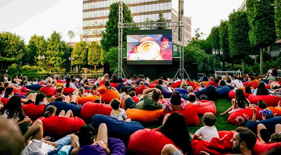Trei zile de distracție la Iulius Town: parada ISWinT, concert Dragoș Moldovan și filme în aer liber