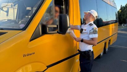 Șofer de microbuz școlar, prins băut la volan. Transporta 14 elevi
