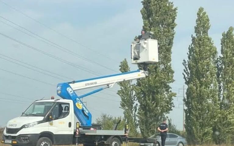 Fotografia cu presupusa mașină de poliție care monitoriza traficul de la înălțime este falsă. Reacția IPJ Timiș