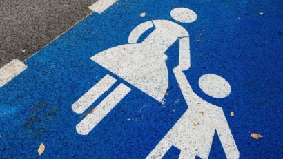Zonă de tip „drop-off” pentru elevii Colegiului Bănățean din Timișoara