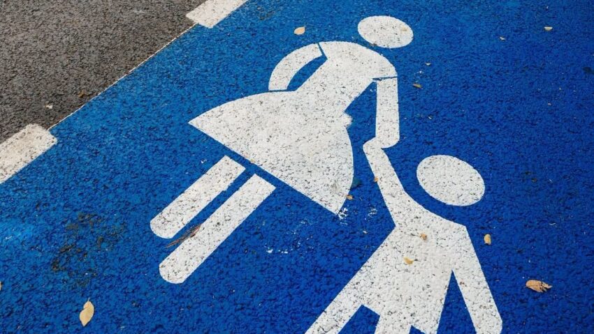 Zonă de tip „drop-off” pentru elevii Colegiului Bănățean din Timișoara