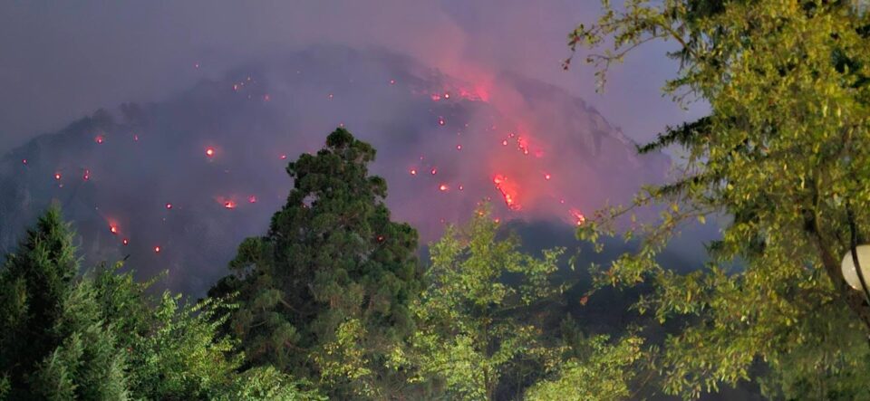 Incendiu de proporții în Parcul Național Domogled. DN 67D, închis din nou la Băile Herculane