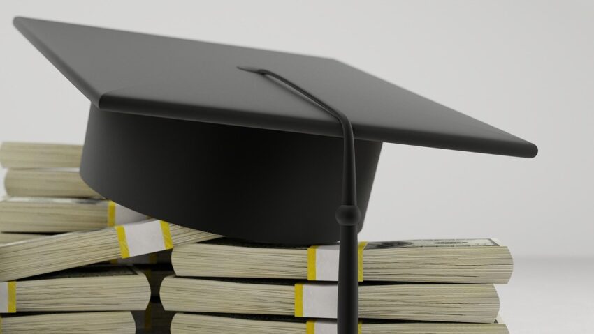 Juridic | Pensia de întreținere după împlinirea vârstei de 18 ani