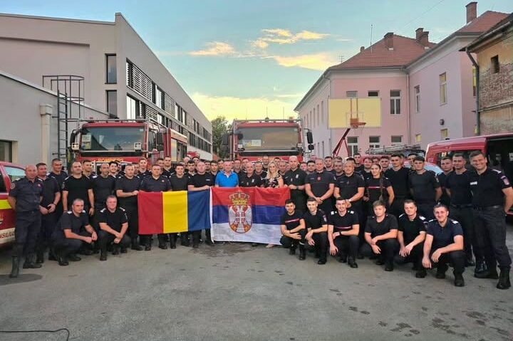 Pompierii români se întorc acasă după finalizarea misiunii de sprijin din Serbia