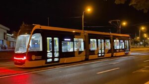 Primul tramvai scurt din noul lot de 10 garnituri, testat noaptea la Timișoara