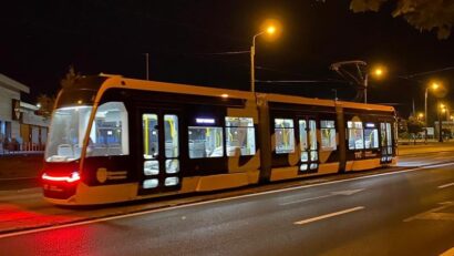 Primul tramvai scurt din noul lot de 10 garnituri, testat noaptea la Timișoara