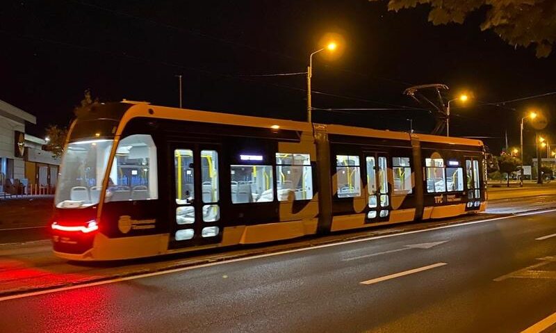Primul tramvai scurt din noul lot de 10 garnituri, testat noaptea la Timișoara