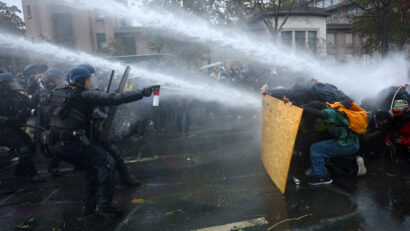 Violențe la manifestațiile din Franța: peste 1.300 de persoane reținute