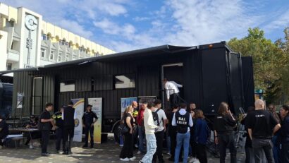 Escape Truck, la Timișoara: adolescenții învață să recunoască semnele traficului de persoane