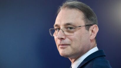 Luca Niculescu a depus la Parlament lista miniștrilor și programul de guvernare