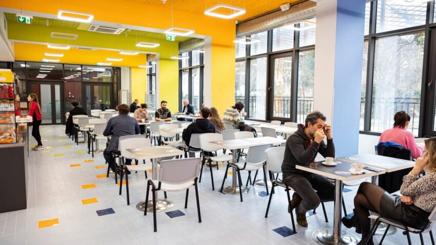 Cantinele universităților din Timișoara oferă mese calde la prețuri accesibile